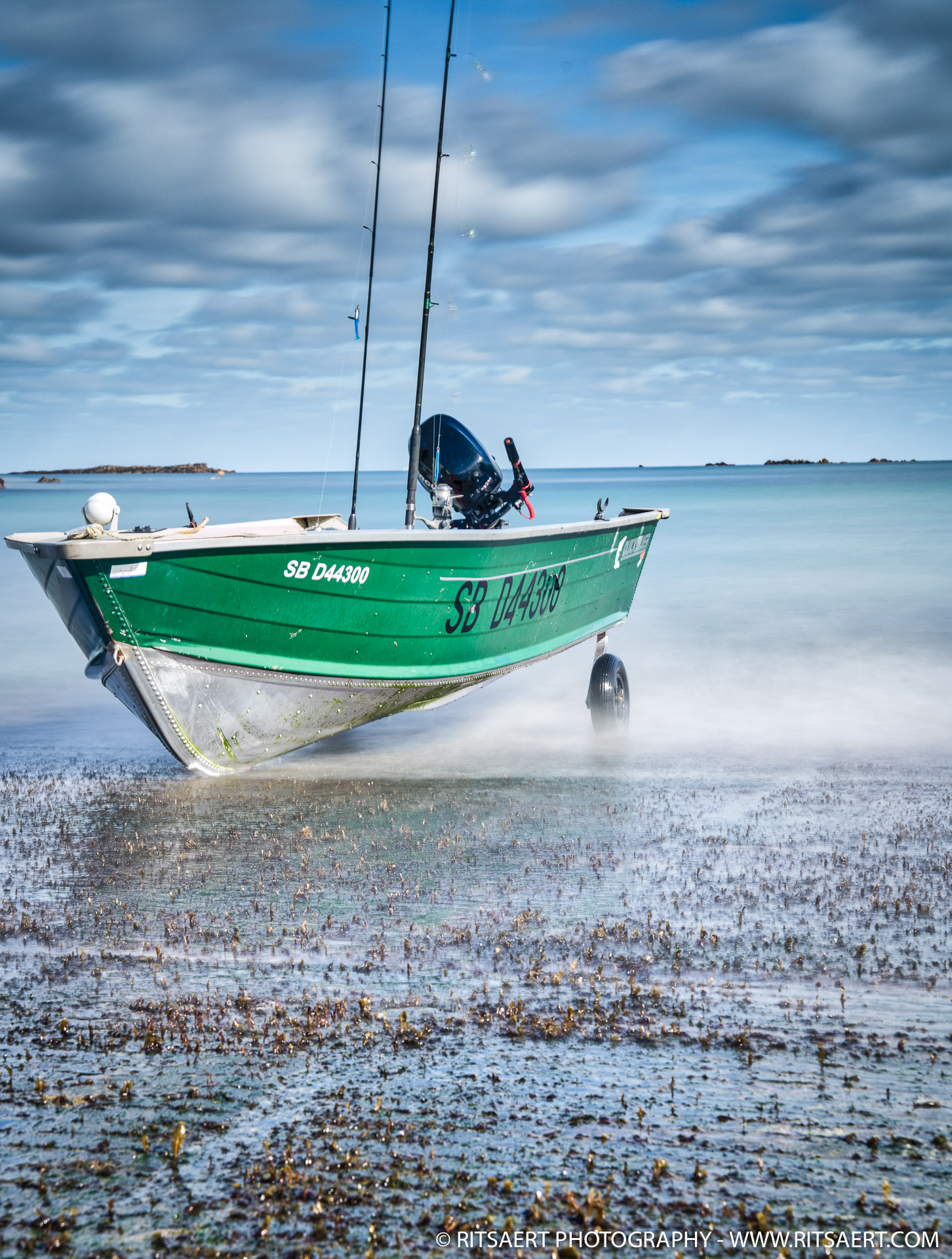 Fisher boat - on its own - Bretagne - France